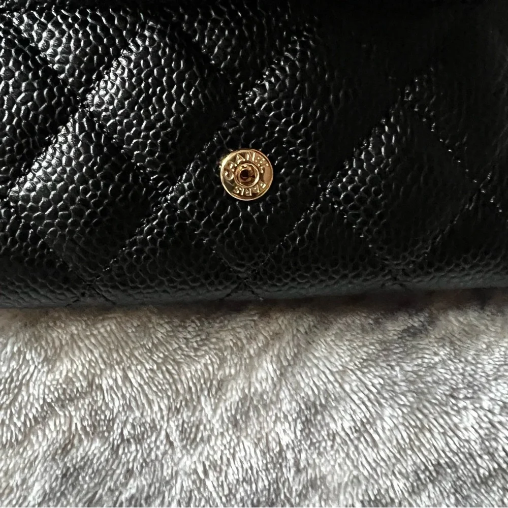 CHANEL CAVIAR LEATHER CC LOGO CREDIT CARD HOLDER WALLET